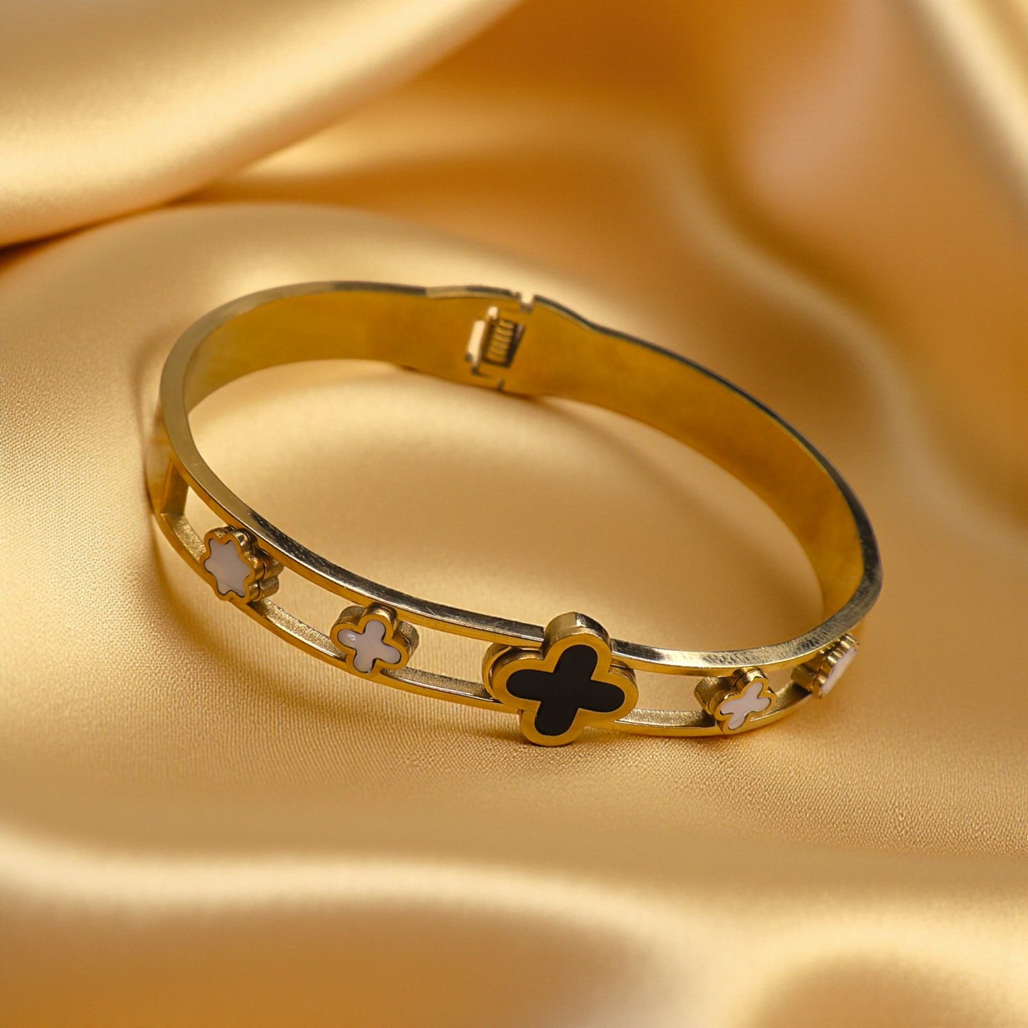 Floral - Anti Tarnish Bracelet - Gold