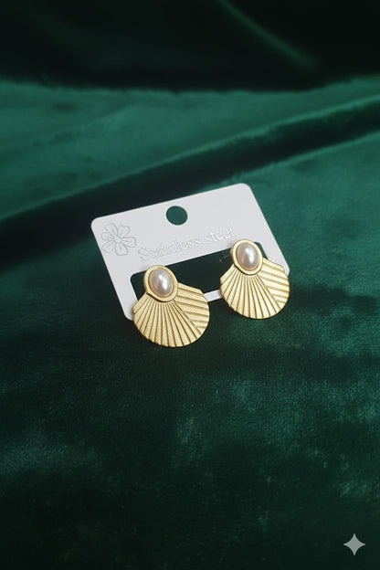 Shell Golden Pearl - Anti Tarnish Earrings - Stud