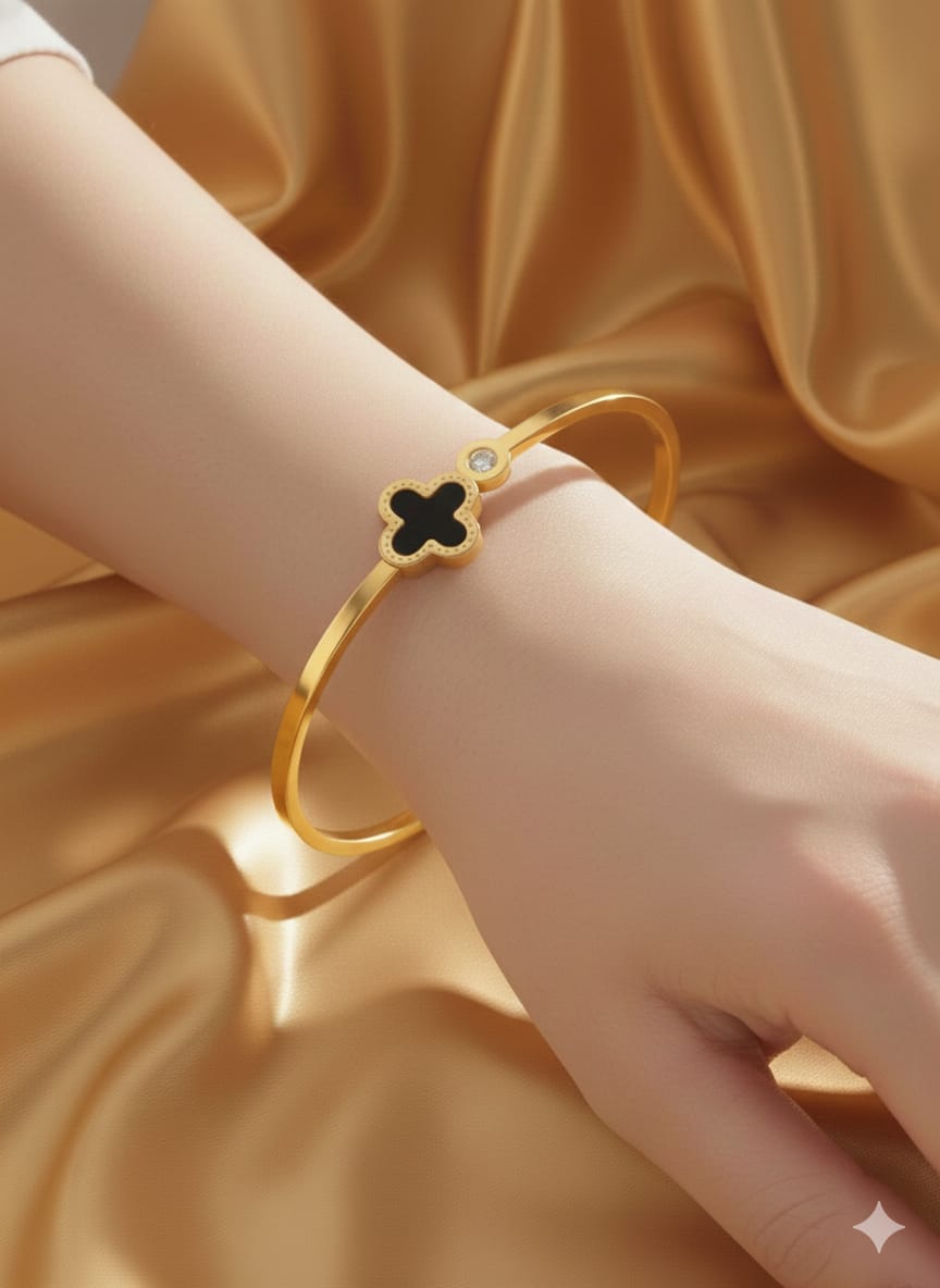 Clover Bangle - Anti Tarnish Bracelet Gold