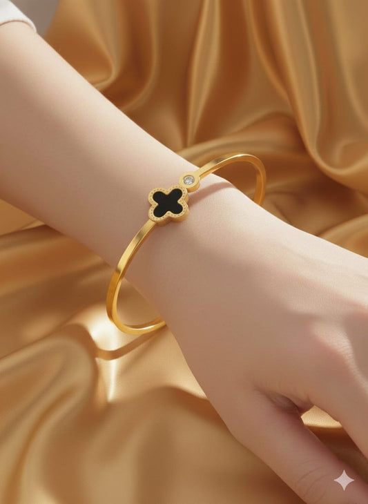 Clover Bangle - Anti Tarnish Bracelet Gold